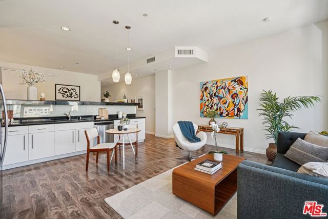 1100 Wilshire Boulevard 2209, Los Angeles, CA 90017