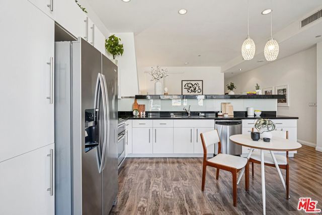 1100 Wilshire Boulevard 2209, Los Angeles, CA 90017