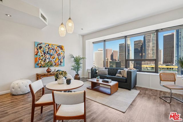 1100 Wilshire Boulevard 2209, Los Angeles, CA 90017