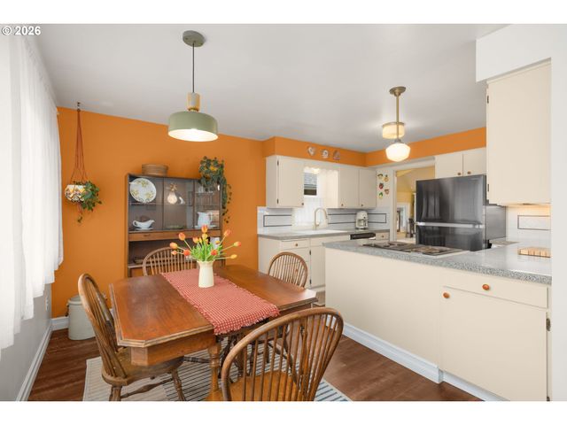 9920 Se ELLIS St, Portland, OR 97266