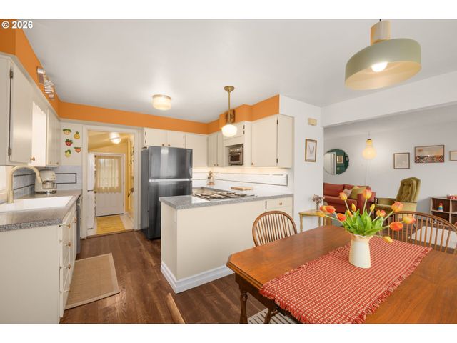 9920 Se ELLIS St, Portland, OR 97266