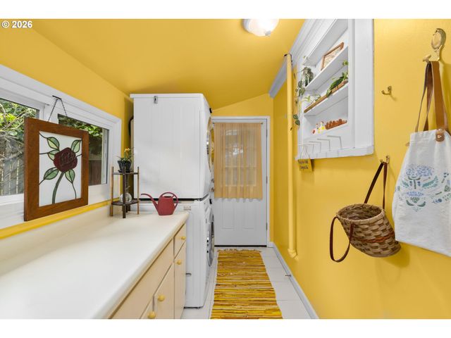 9920 Se ELLIS St, Portland, OR 97266