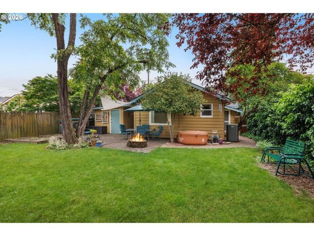 9920 Se ELLIS St, Portland, OR 97266