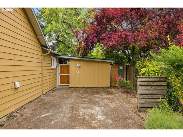 9920 Se ELLIS St, Portland, OR 97266