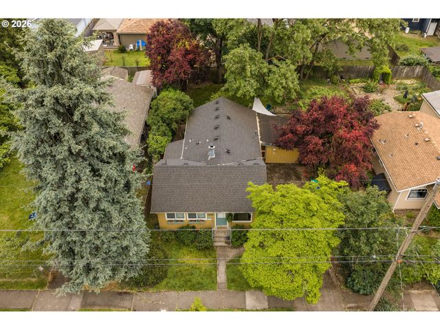9920 Se ELLIS St, Portland, OR 97266