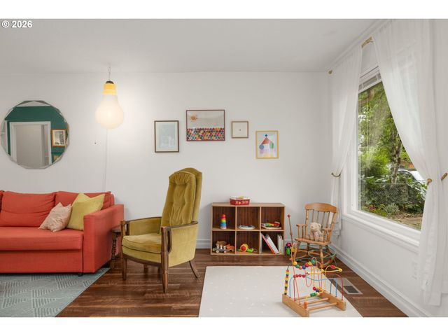 9920 Se ELLIS St, Portland, OR 97266