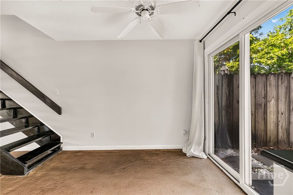Image 10 of property listing at 6501 Habersham Street 14, Savannah, GA 31405