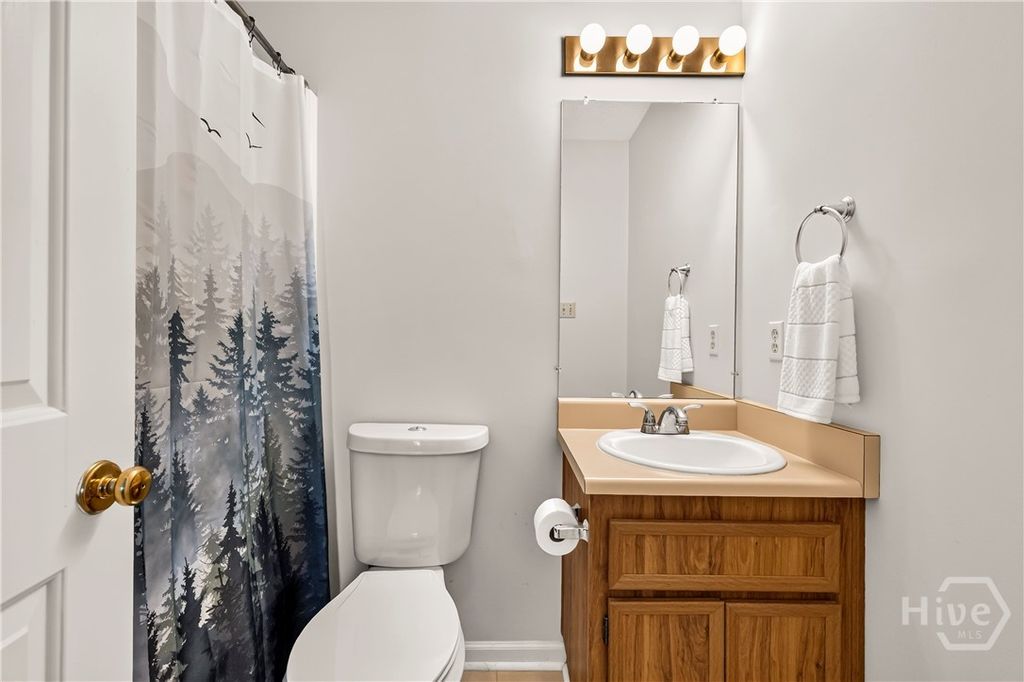 Image 17 of property listing at 6501 Habersham Street 14, Savannah, GA 31405