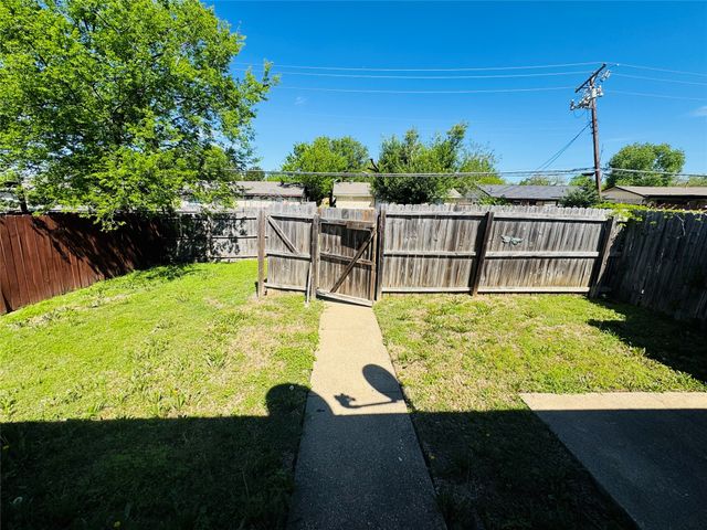 825 Denmark Drive, Mesquite, TX 75149