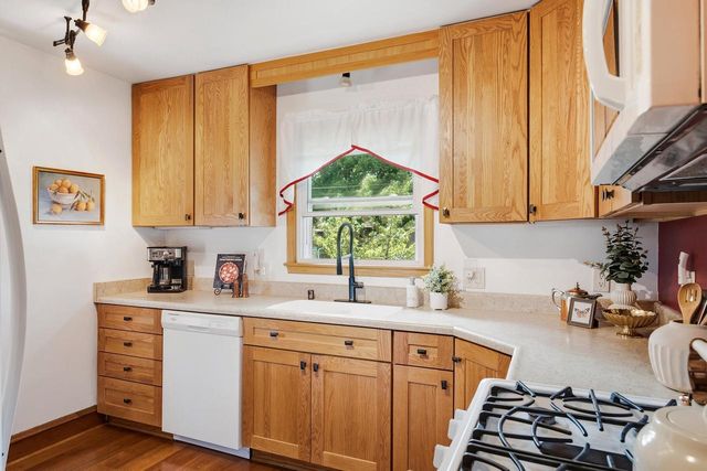 1919 W Marne AVENUE, Glendale, WI 53209