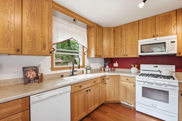 1919 W Marne AVENUE, Glendale, WI 53209