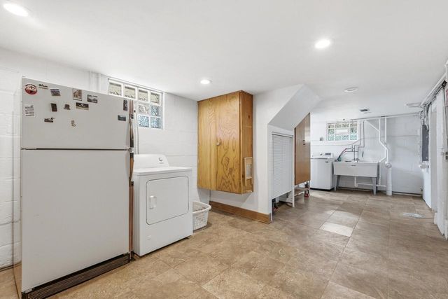 1919 W Marne AVENUE, Glendale, WI 53209