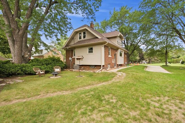 1919 W Marne AVENUE, Glendale, WI 53209