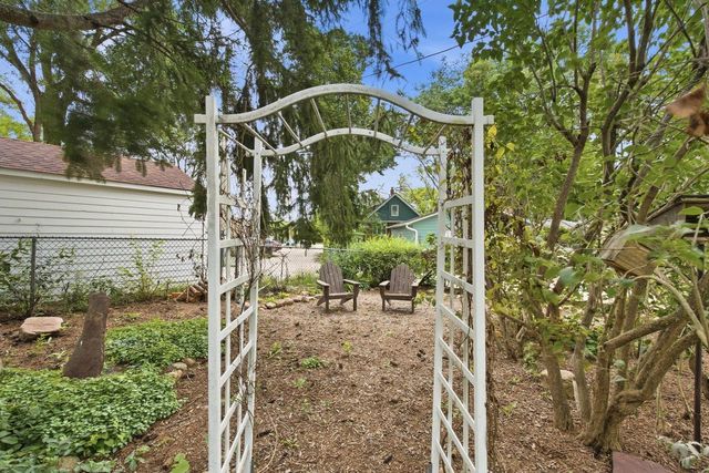 1919 W Marne AVENUE, Glendale, WI 53209