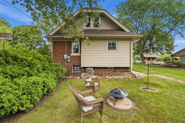 1919 W Marne AVENUE, Glendale, WI 53209