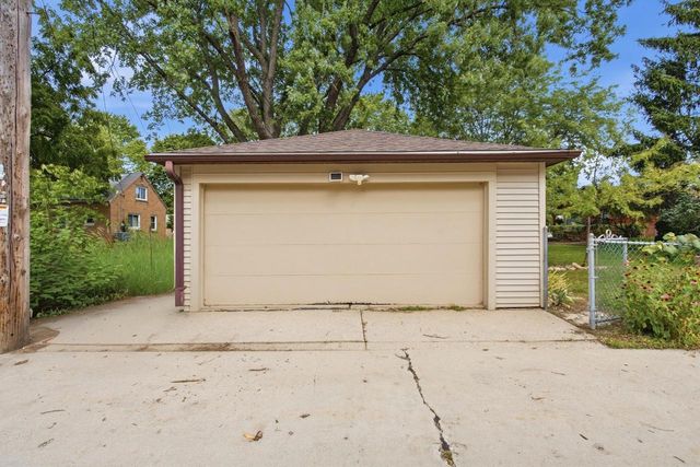 1919 W Marne AVENUE, Glendale, WI 53209