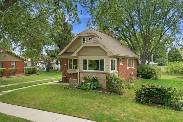 1919 W Marne AVENUE, Glendale, WI 53209