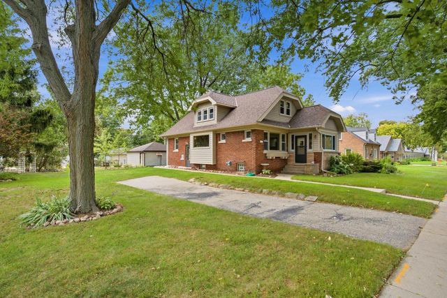 1919 W Marne AVENUE, Glendale, WI 53209