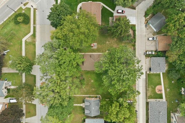 1919 W Marne AVENUE, Glendale, WI 53209