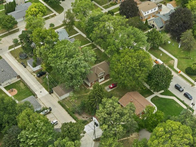 1919 W Marne AVENUE, Glendale, WI 53209