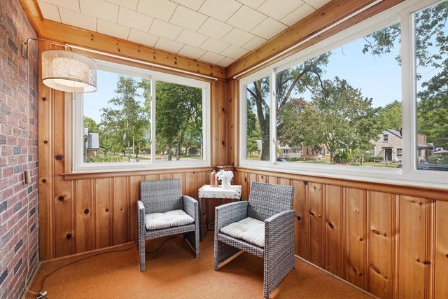1919 W Marne AVENUE, Glendale, WI 53209