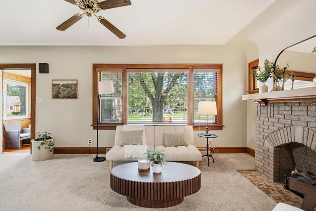 1919 W Marne AVENUE, Glendale, WI 53209