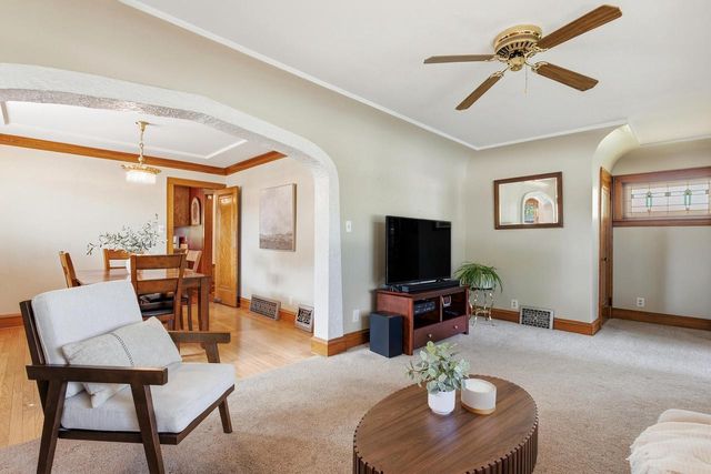 1919 W Marne AVENUE, Glendale, WI 53209