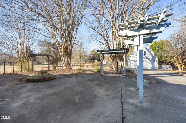 5509 Yanceyville Road, Browns Summit, NC 27214