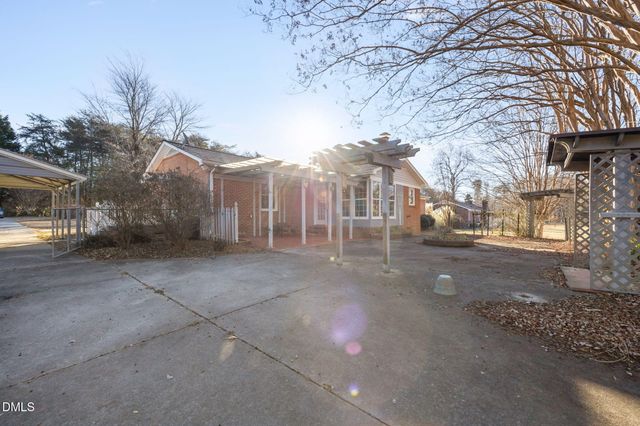 5509 Yanceyville Road, Browns Summit, NC 27214