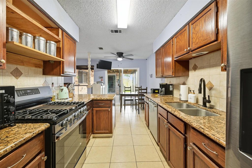 6310 Manx Street, Houston, TX 77083