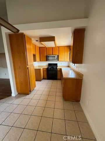 12235 Merrod, Victorville, CA 92395