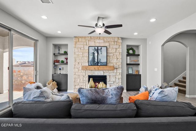 601 Bluegruff Street, Horizon City, TX 79928