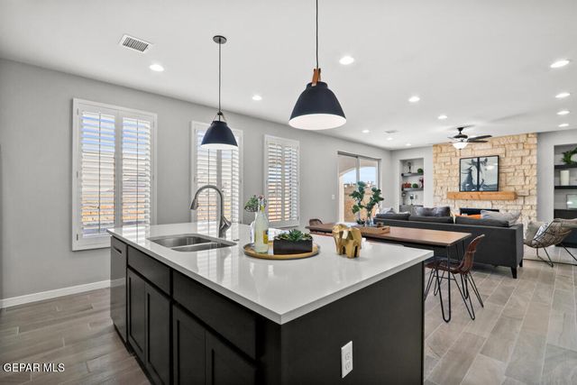 601 Bluegruff Street, Horizon City, TX 79928