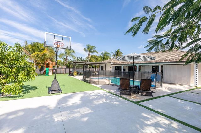 20140 SW 132nd Ave, Miami, FL 33177