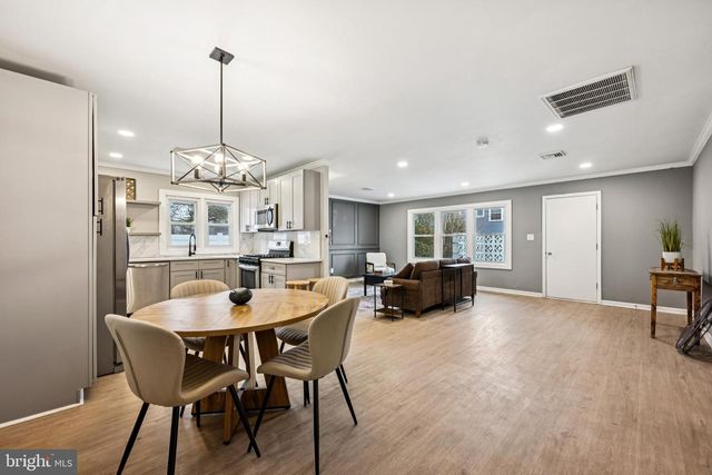 6 BEECHFERN LN, Willingboro, NJ 08046