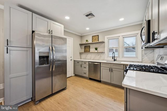 6 BEECHFERN LN, Willingboro, NJ 08046