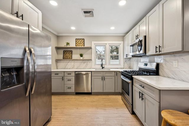 6 BEECHFERN LN, Willingboro, NJ 08046