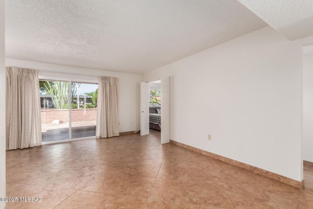 1126 S Alpine Circle, Green Valley, AZ 85614