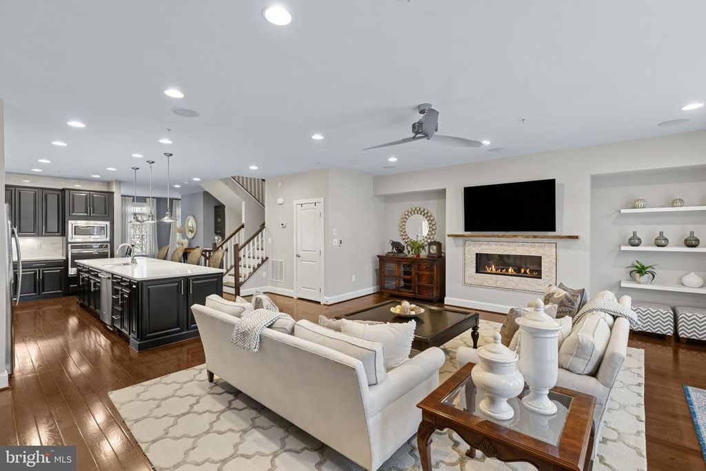 Image 10 of property listing at 1117 CANTERWOOD PL, Arnold, MD 21012