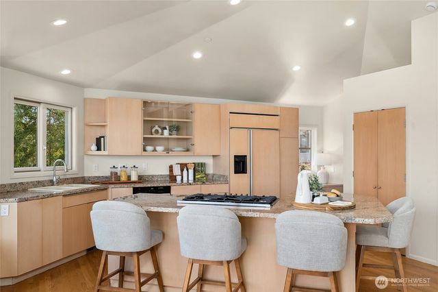 936 170th Place SE, Bellevue, WA 98008