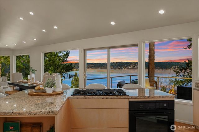 936 170th Place SE, Bellevue, WA 98008