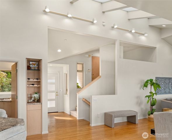 936 170th Place SE, Bellevue, WA 98008