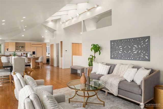 936 170th Place SE, Bellevue, WA 98008