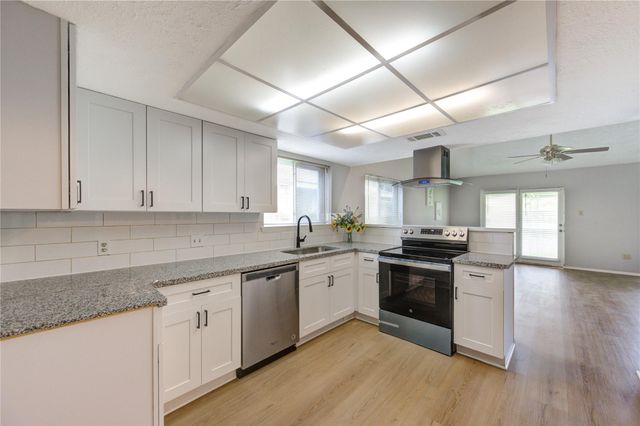 10523 Towne Square Road, Sugar Land, TX 77498
