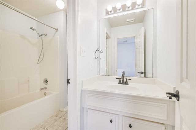 738 Redwing Place Drive, Houston, TX 77009