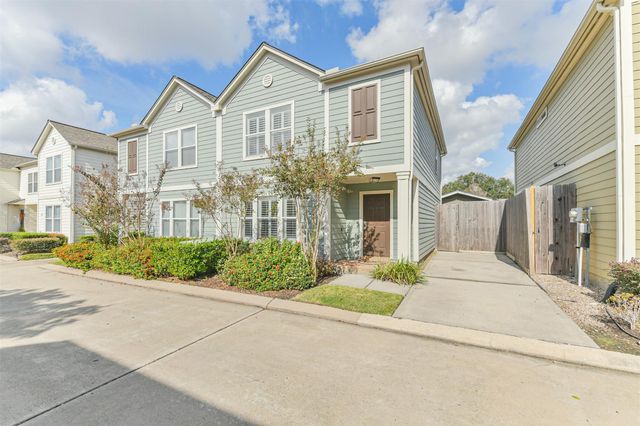 738 Redwing Place Drive, Houston, TX 77009