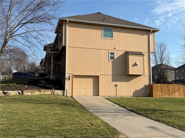 1313 Stone Lane, Lansing, KS 66043