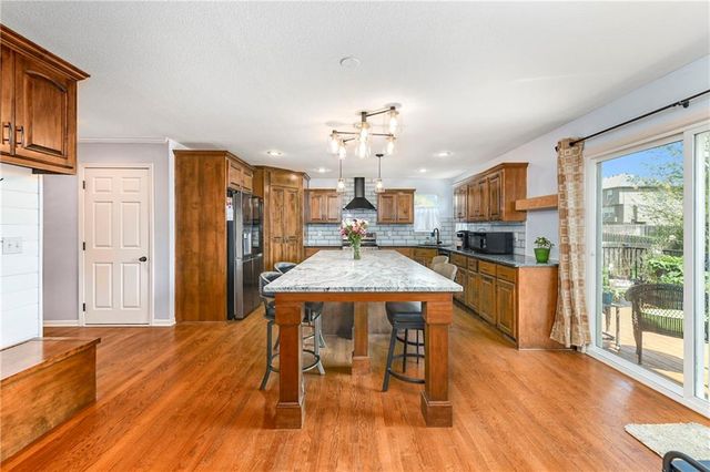 1313 Stone Lane, Lansing, KS 66043