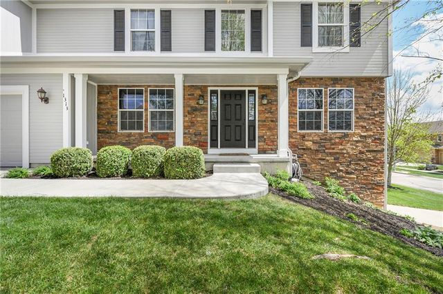 1313 Stone Lane, Lansing, KS 66043