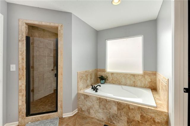 1313 Stone Lane, Lansing, KS 66043